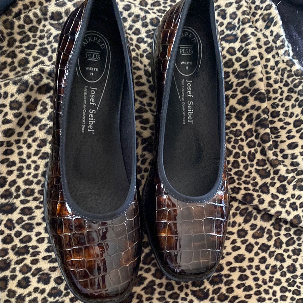 Josef Seibel Women's Brown Croc-Embossed Shoes